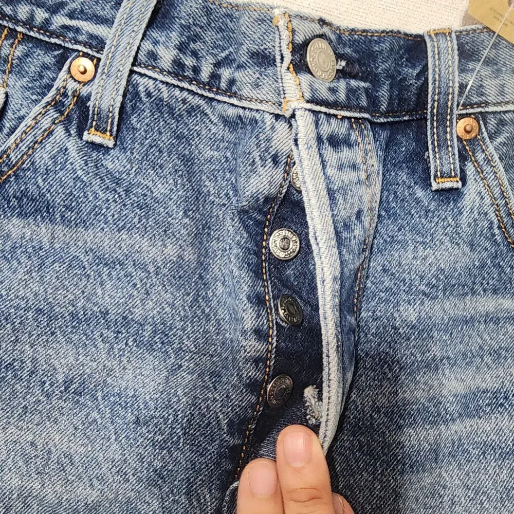 Levi's women's shorts 501 button fly W33''